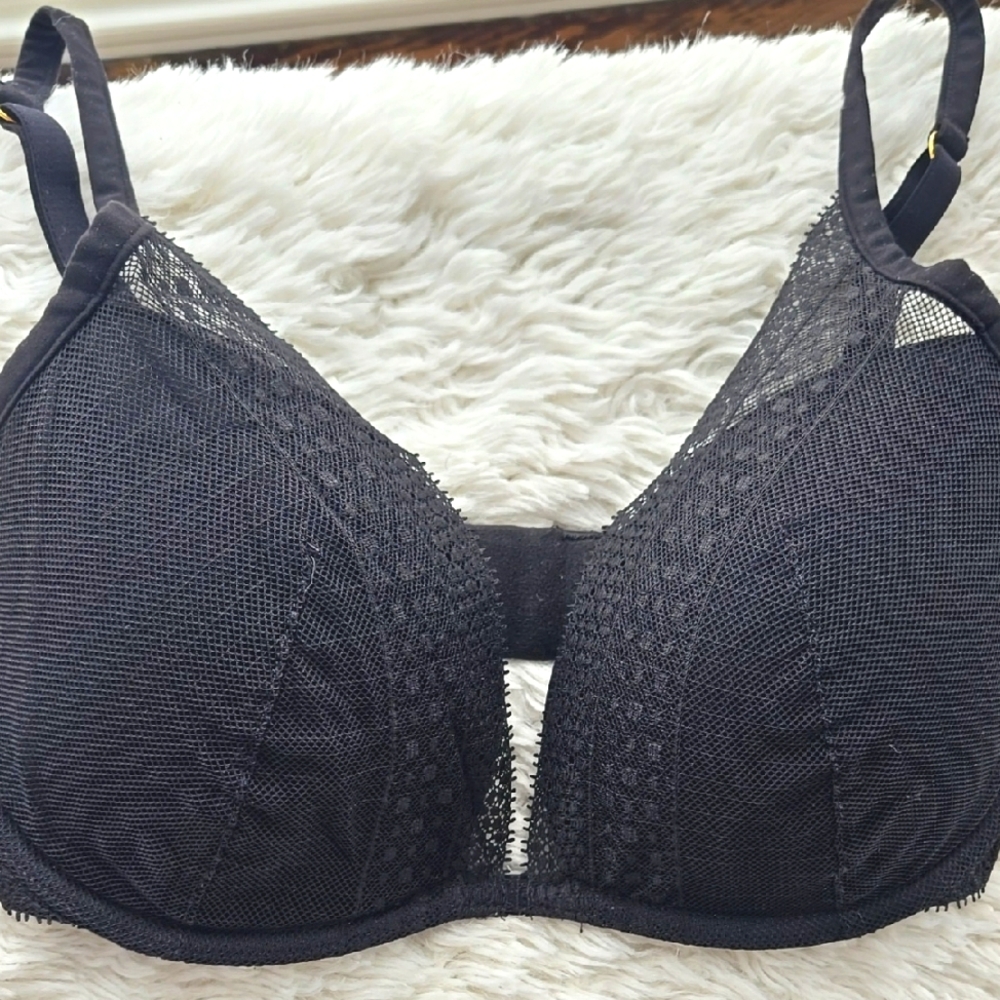 Victoria's Secret Incredible Lace Plunge Bra 32DDD